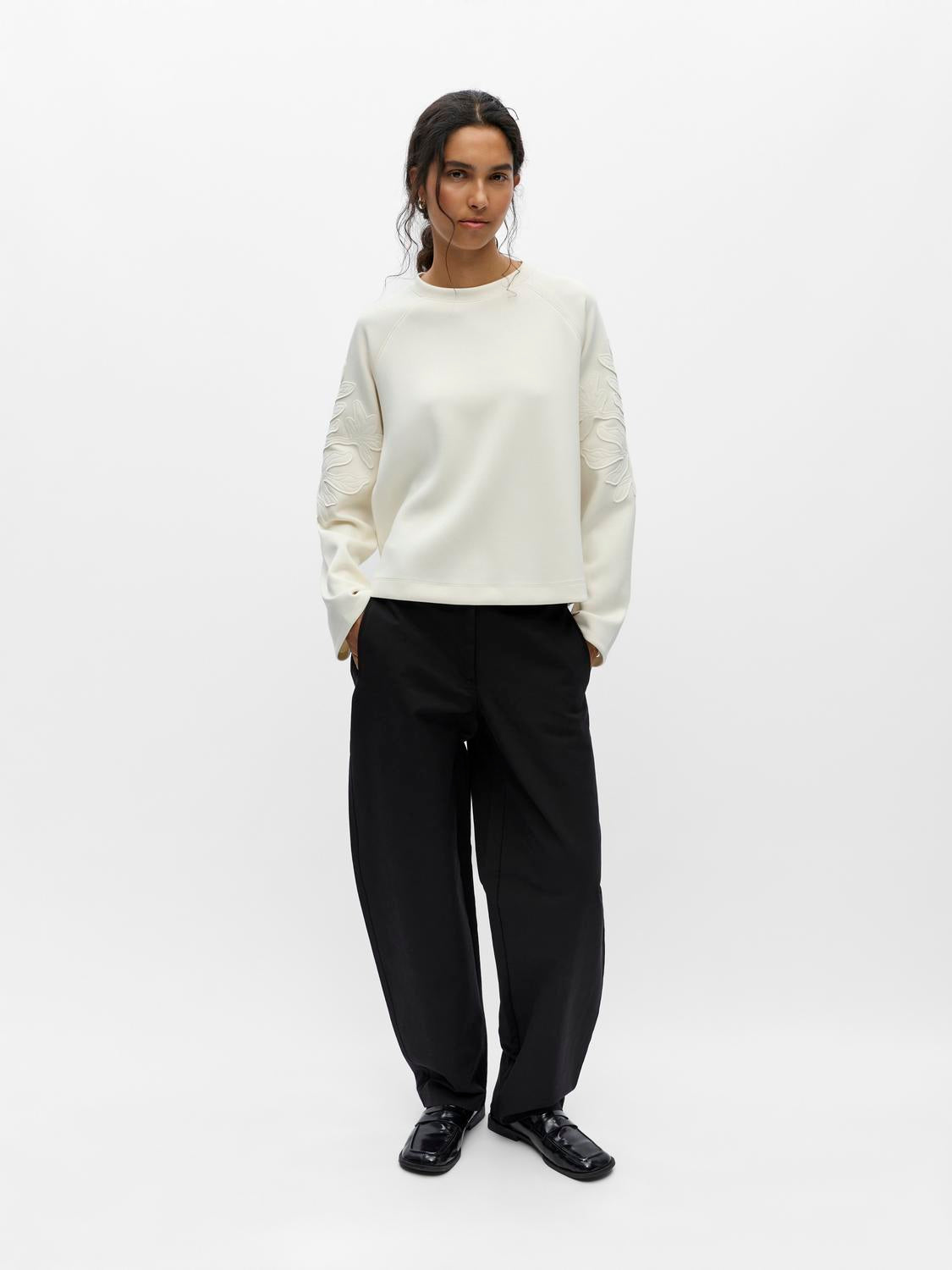 model_shot-front_full